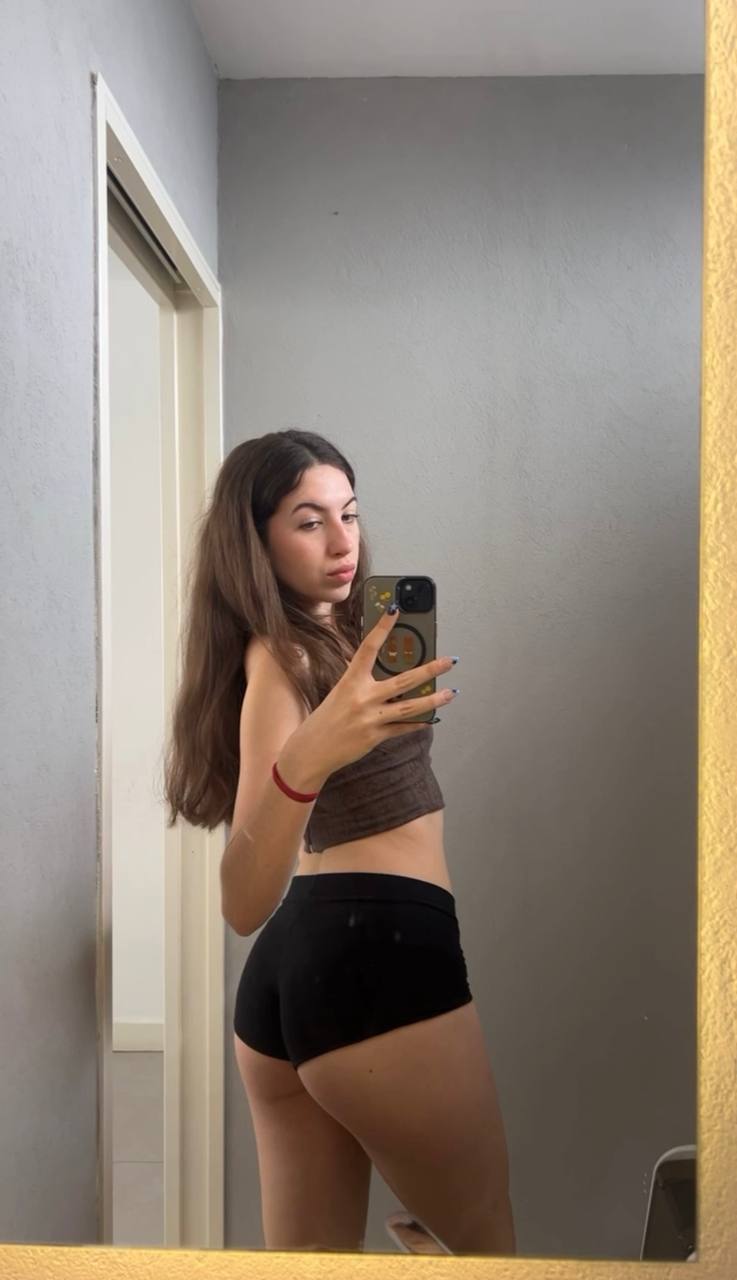 Amber in her underwear in Bareilly