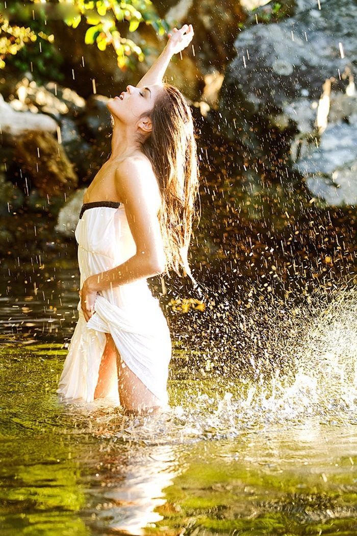 Marie Avgeropoulos in Bareilly