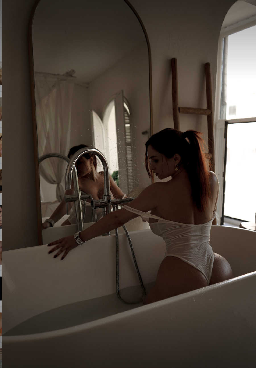 A playful frame from Miranda Faith nude — online in Bareilly