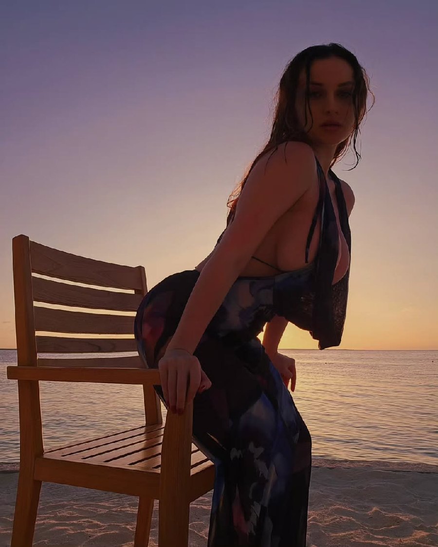 Sexy girl Miranda Faith nude in Bareilly