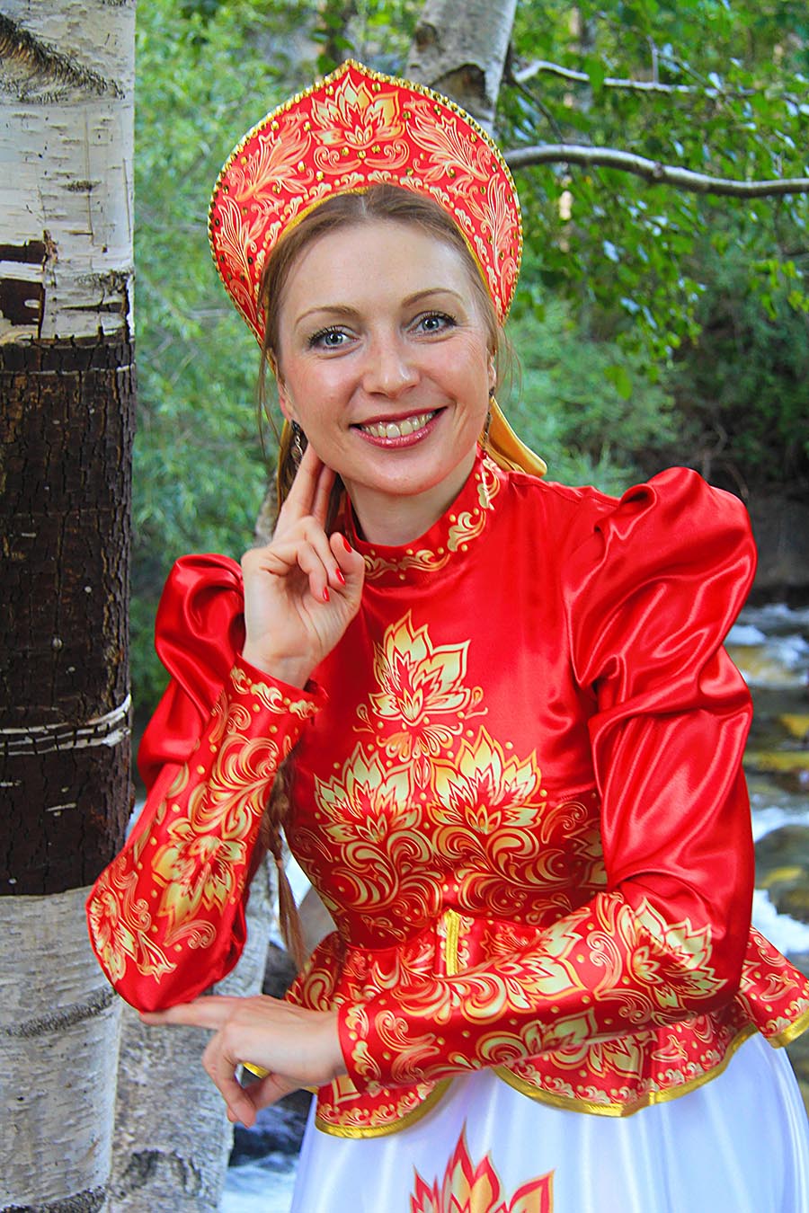 Women in Slavic costumes in Bareilly
