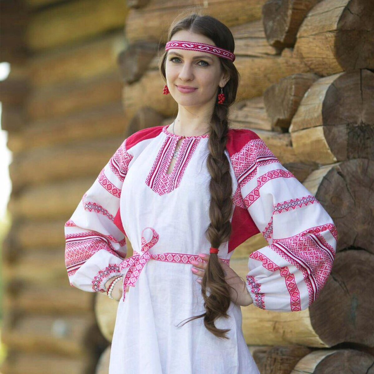 Girls in Slavic costumes in Bareilly