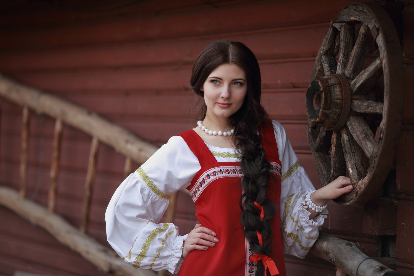 Girls in Slavic costumes in Bareilly