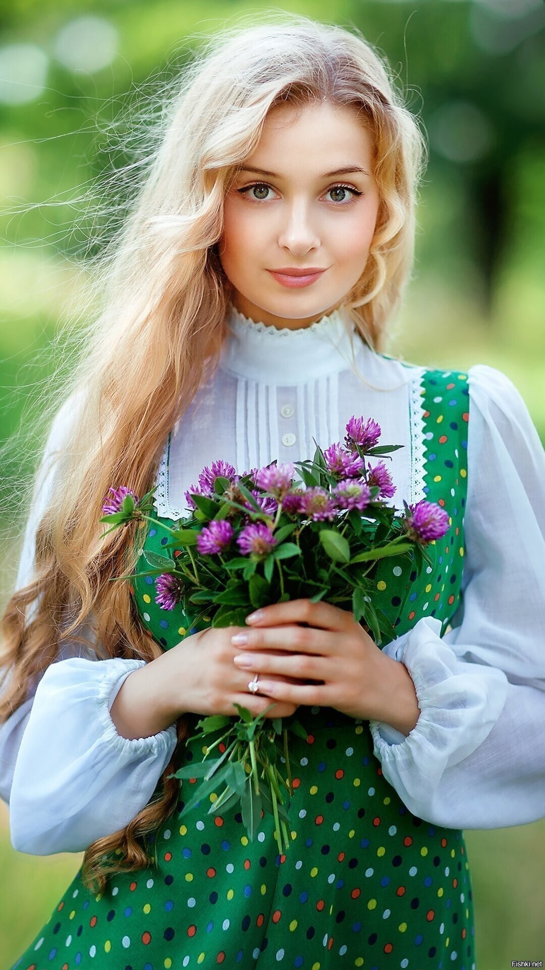 Girls in Slavic costumes in Bareilly
