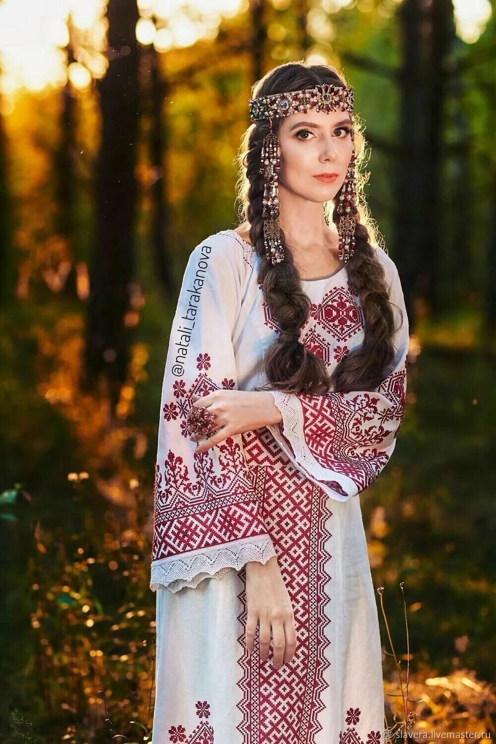 Girls in Slavic costumes in Bareilly