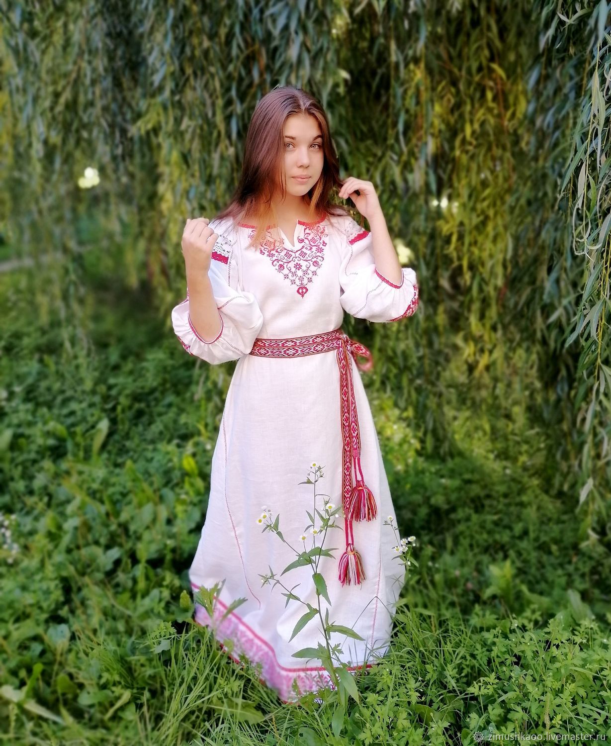 Girl Girls in Slavic costumes in Bareilly
