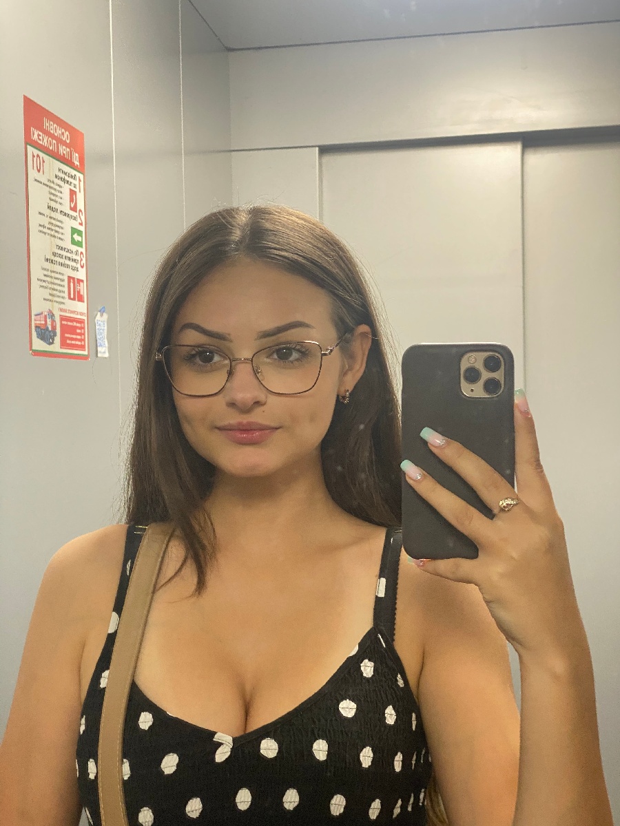 Sexy model Stacy in Bareilly