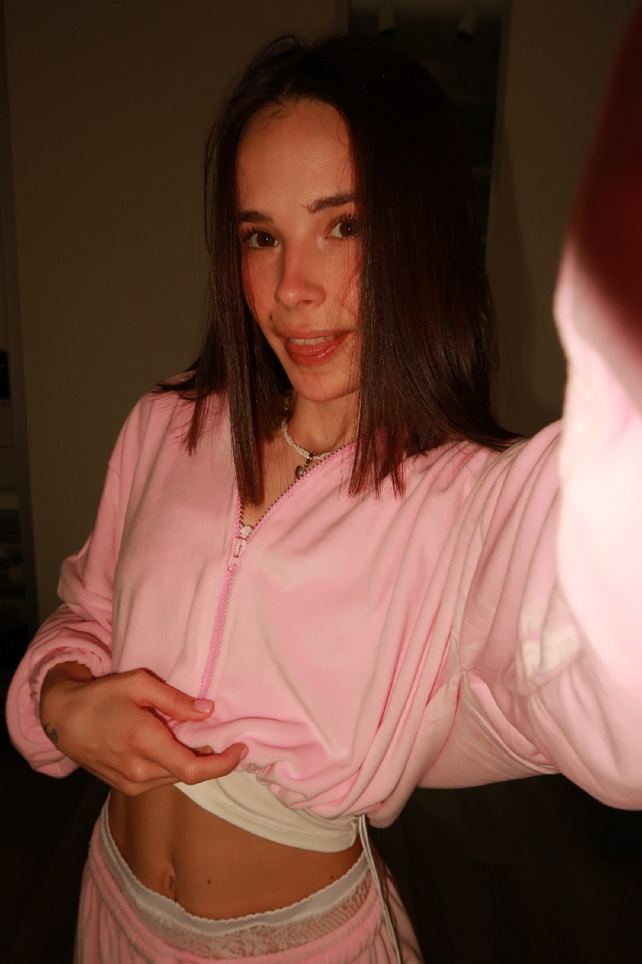 Tina brings the glow — live moments in Bareilly